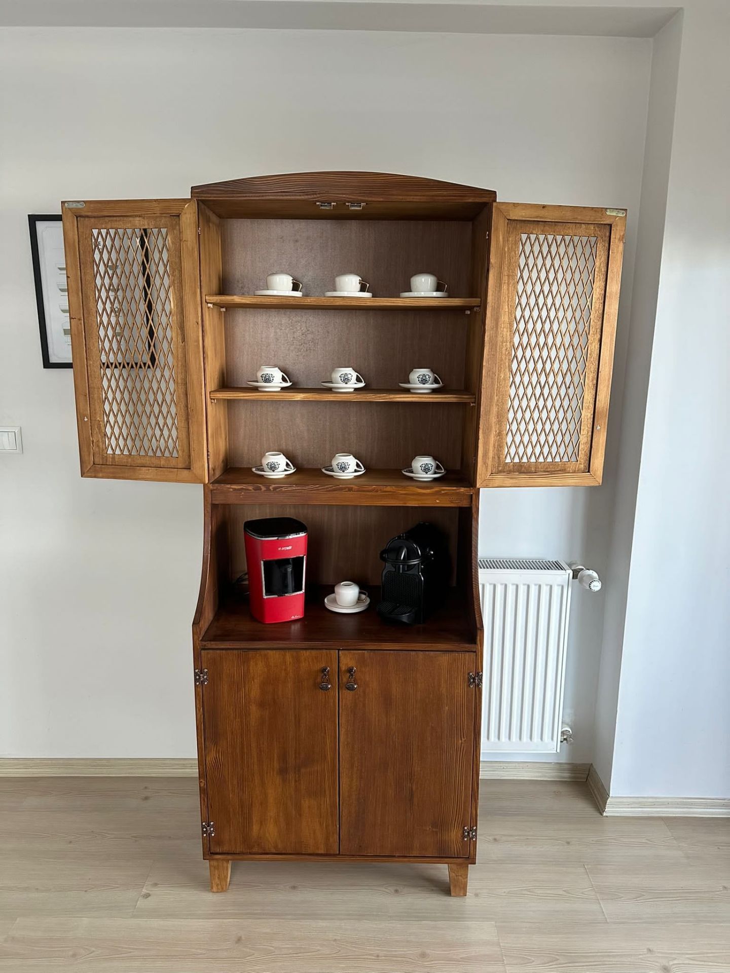 MMS AHŞAP AHŞAP TEL DOLAPLI KAHVE KÖŞESİ